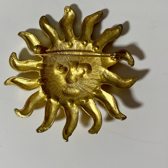 SOLD
Gold Sun Pendant, Heavy Solid Sun Brooch 1960s Vintage Estate Sale Women - Picture 2 of 3